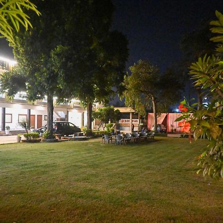 The Kedar Resort Mathura Esterno foto
