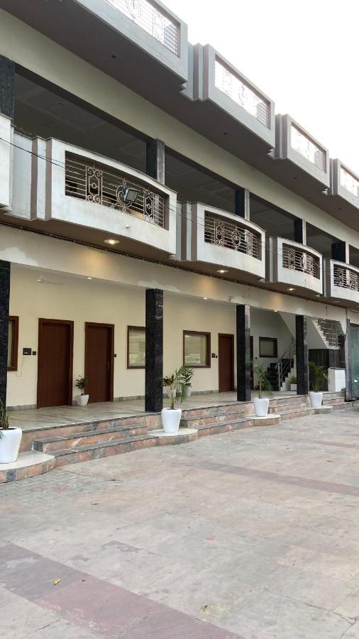 The Kedar Resort Mathura Esterno foto