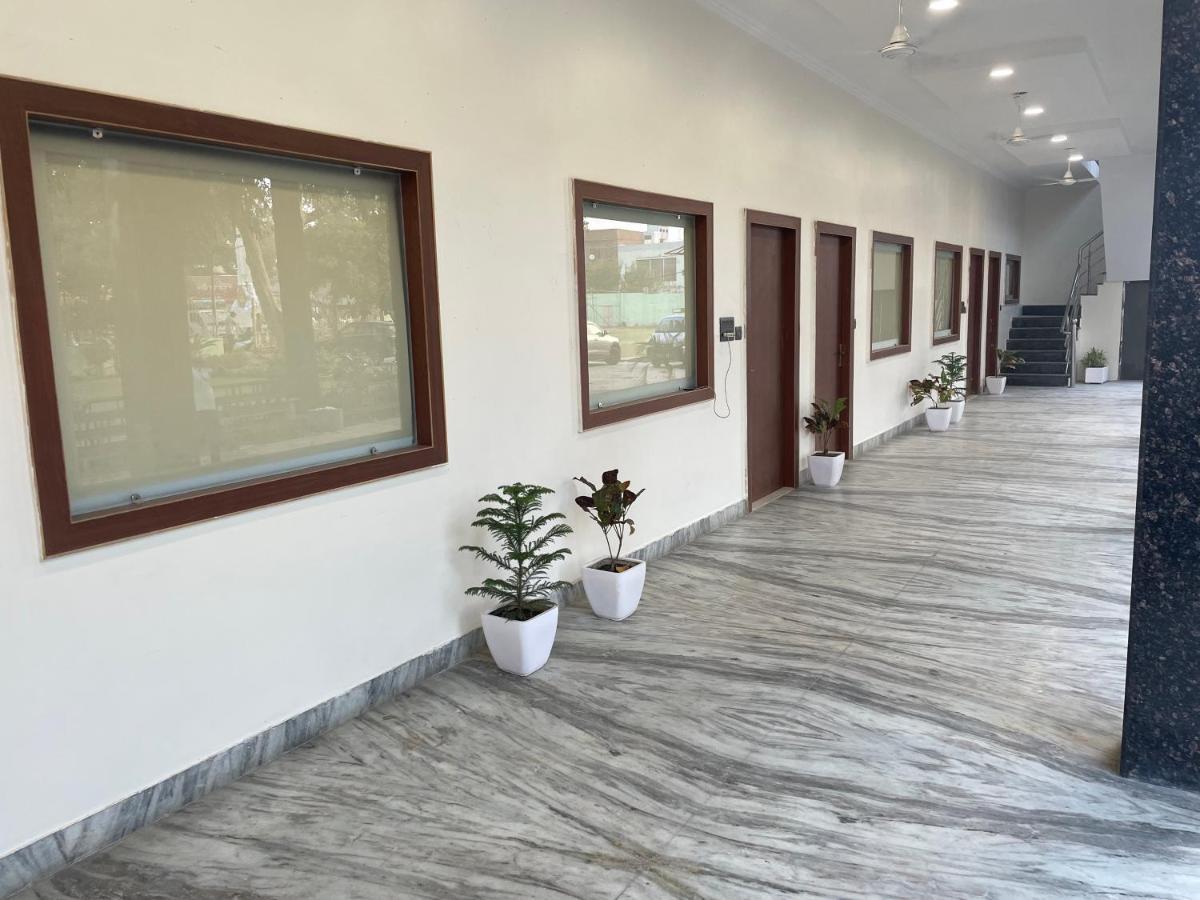The Kedar Resort Mathura Esterno foto