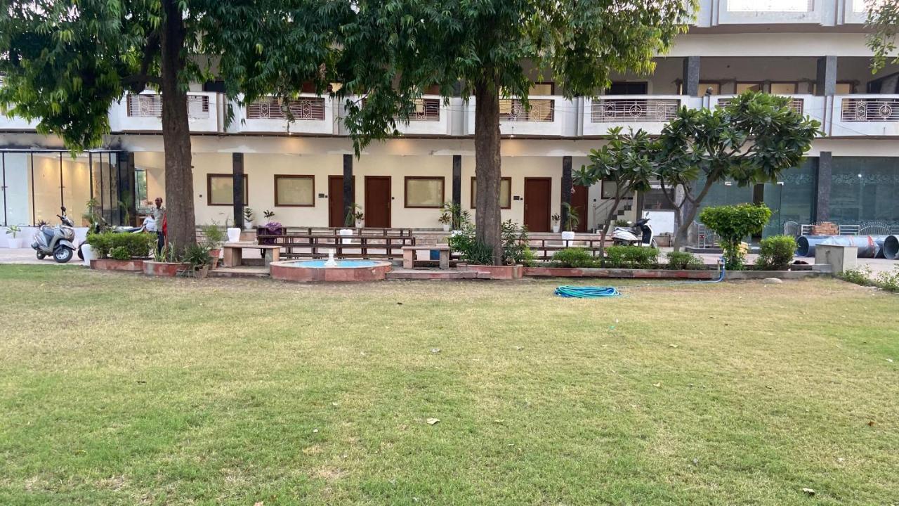 The Kedar Resort Mathura Esterno foto