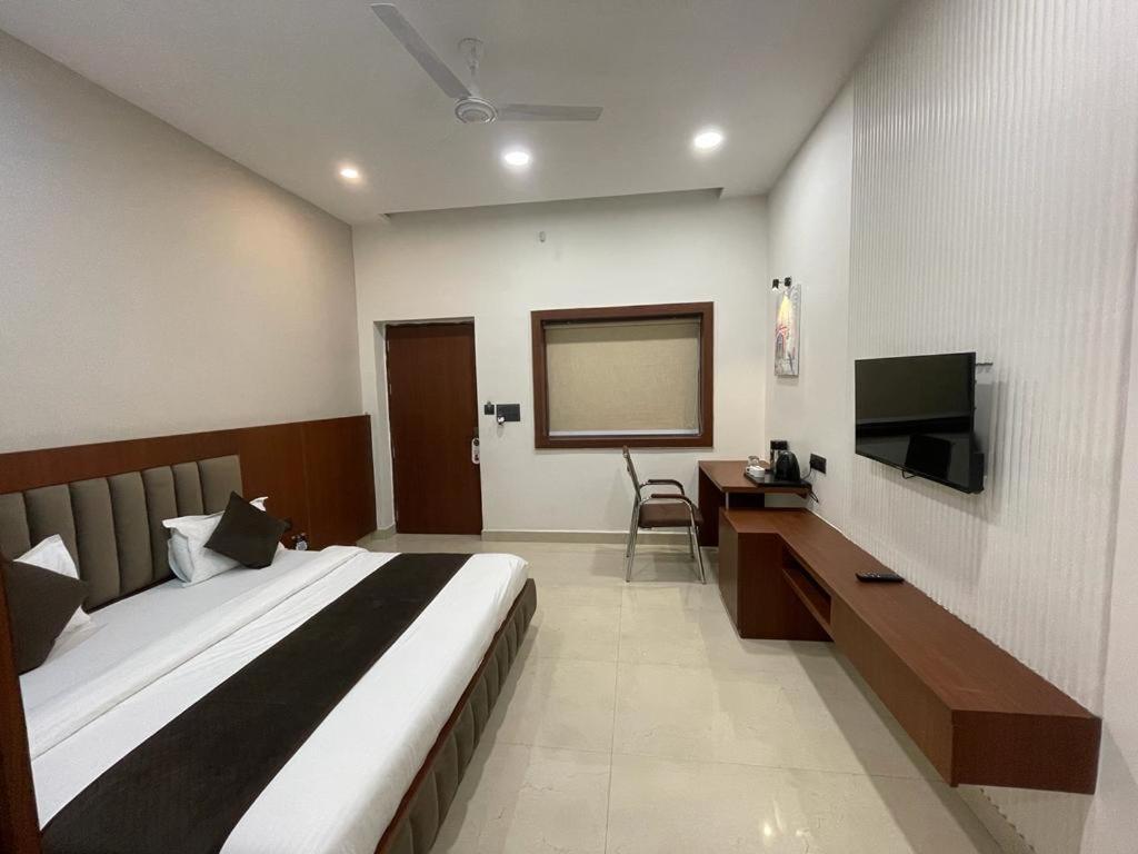 The Kedar Resort Mathura Esterno foto