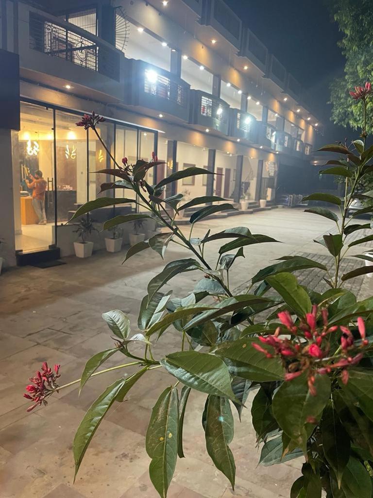 The Kedar Resort Mathura Esterno foto