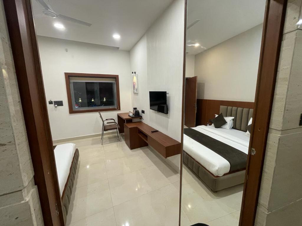 The Kedar Resort Mathura Esterno foto