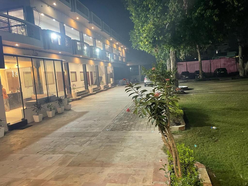 The Kedar Resort Mathura Esterno foto