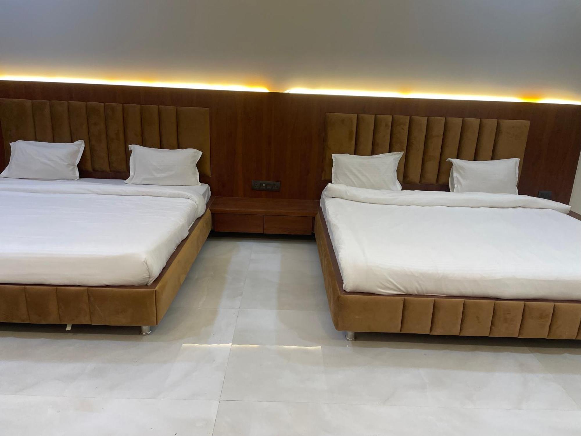 The Kedar Resort Mathura Esterno foto