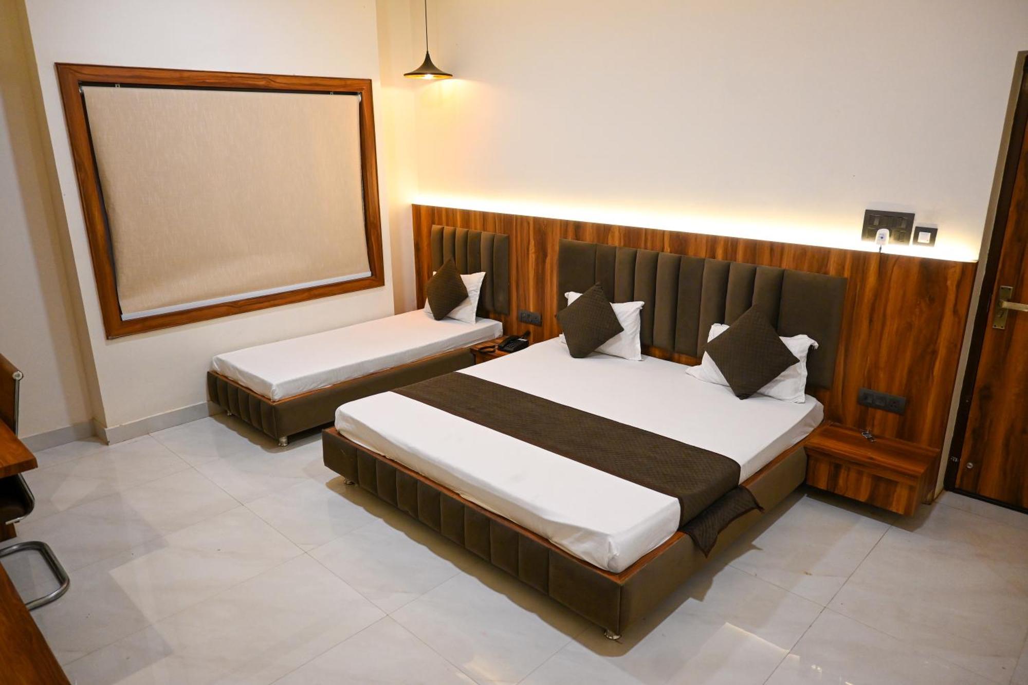 The Kedar Resort Mathura Esterno foto