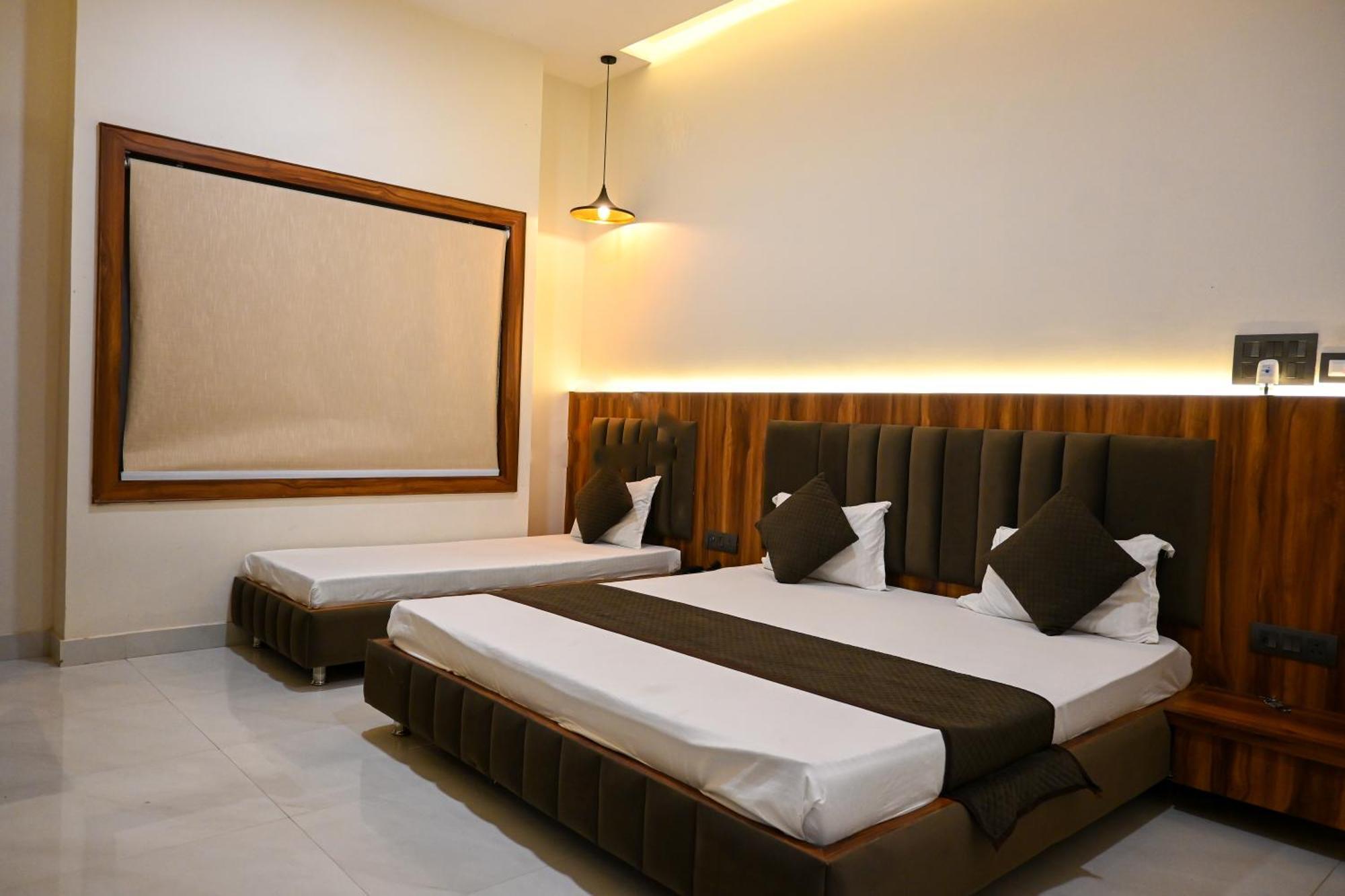 The Kedar Resort Mathura Esterno foto