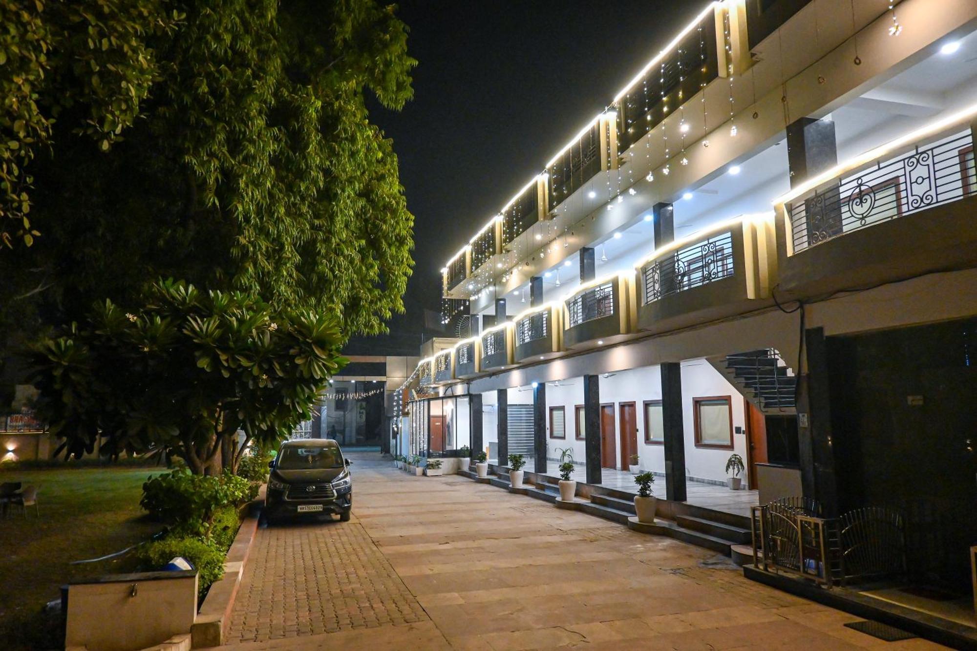 The Kedar Resort Mathura Esterno foto
